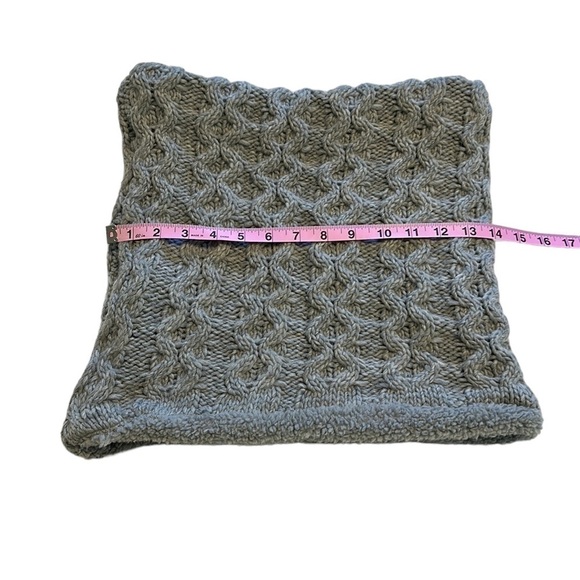 Simon’s Chunky Cable Knit Sherpa Lined Cowl Scarf - New! - Picture 6 of 9